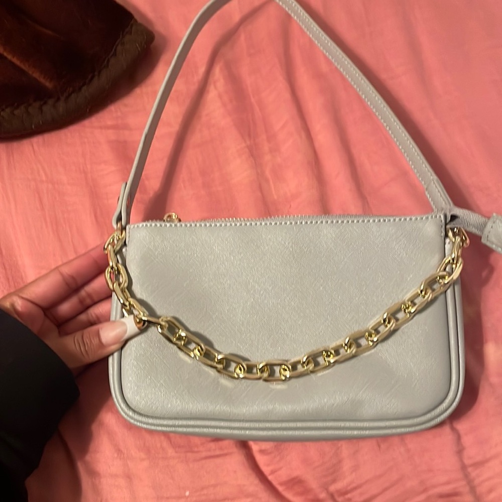 Gray shoulder bag with gold chain detail